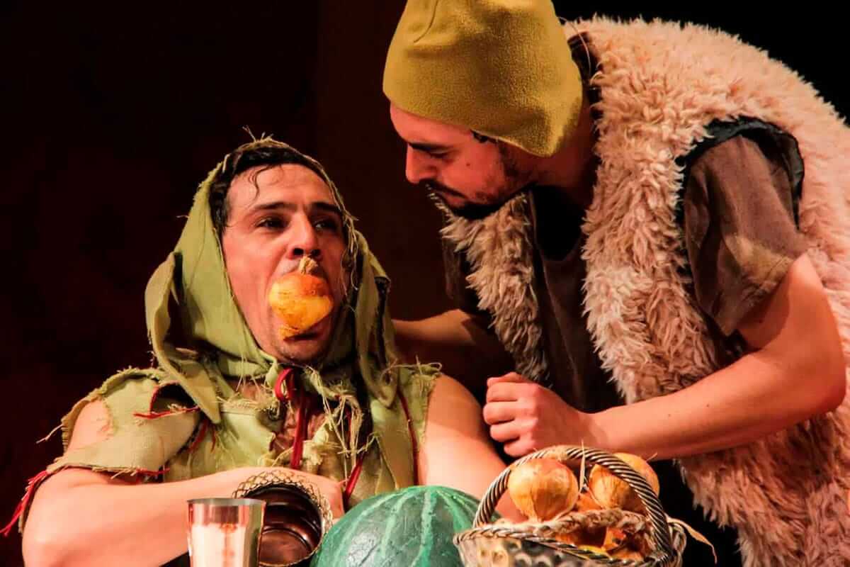 O Bobo e o Pastor na peça de teatro Leandro, Rei da Helíria um espetáculo da Cultural Kids