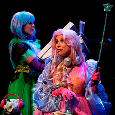 a Princesa Beatriz e a sua aia na peça de teatro O Príncipe Nabo um espetáculo da Cultural Kids